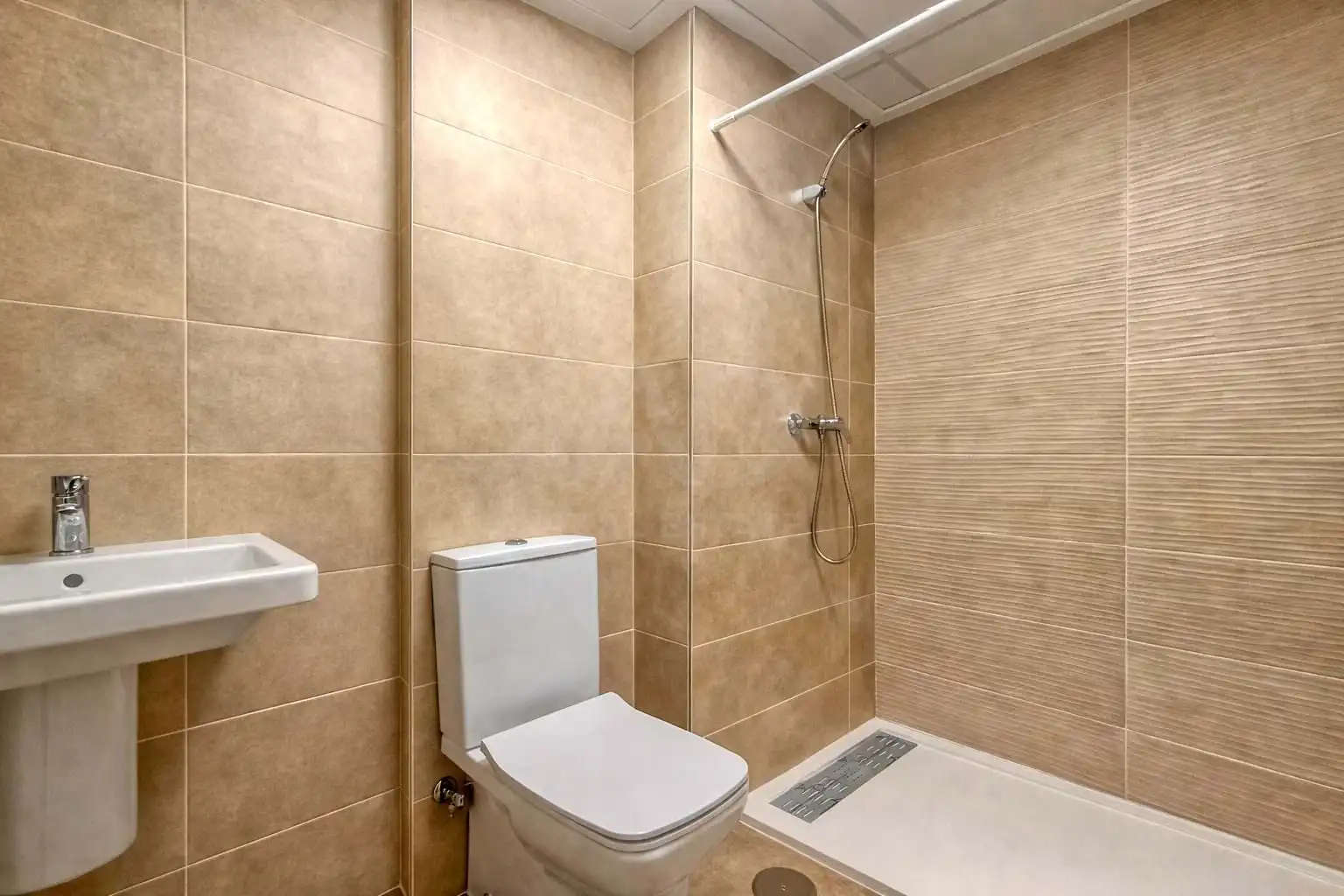 Baño de Casa adosada en venta en Mutxamel con Aire acondicionado, Calefacción y Terraza