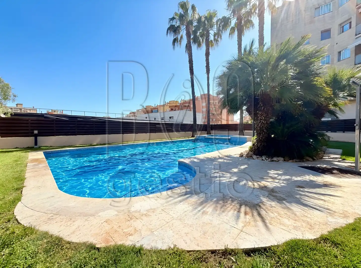 Piscina de Pis en venda en Valls amb Aire condicionat, Calefacció i Terrassa