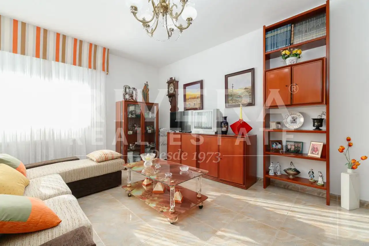 Sala de estar de Casa o chalet en venta en Vigo  con Calefacción, Jardín privado y Parquet