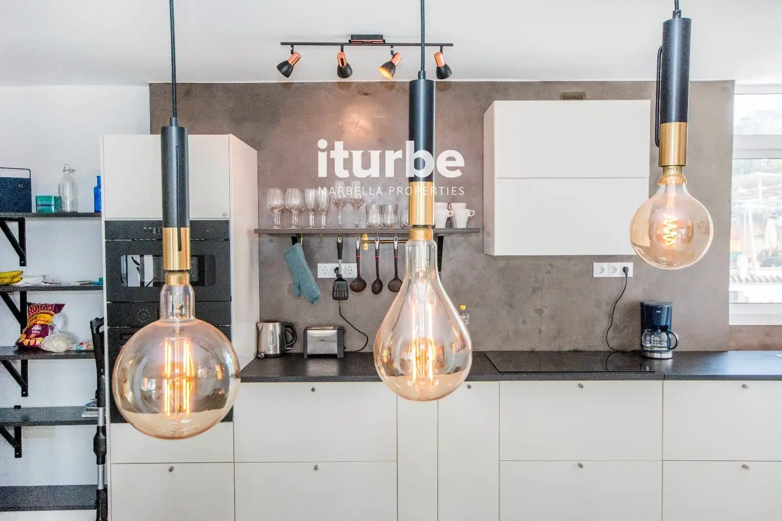 Cocina de Piso en venta en Marbella con Terraza, Piscina y Amueblado