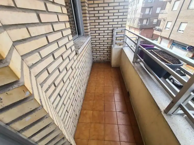 Terraza de Piso en venta en Vega de Espinareda con Calefacción, Terraza y Trastero