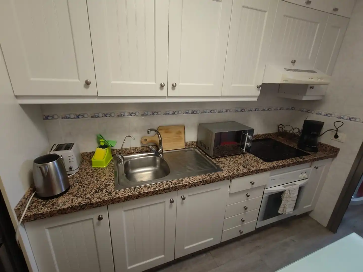 Cuina de Pis de lloguer en Granadilla de Abona amb Parquet, Moblat i Forn