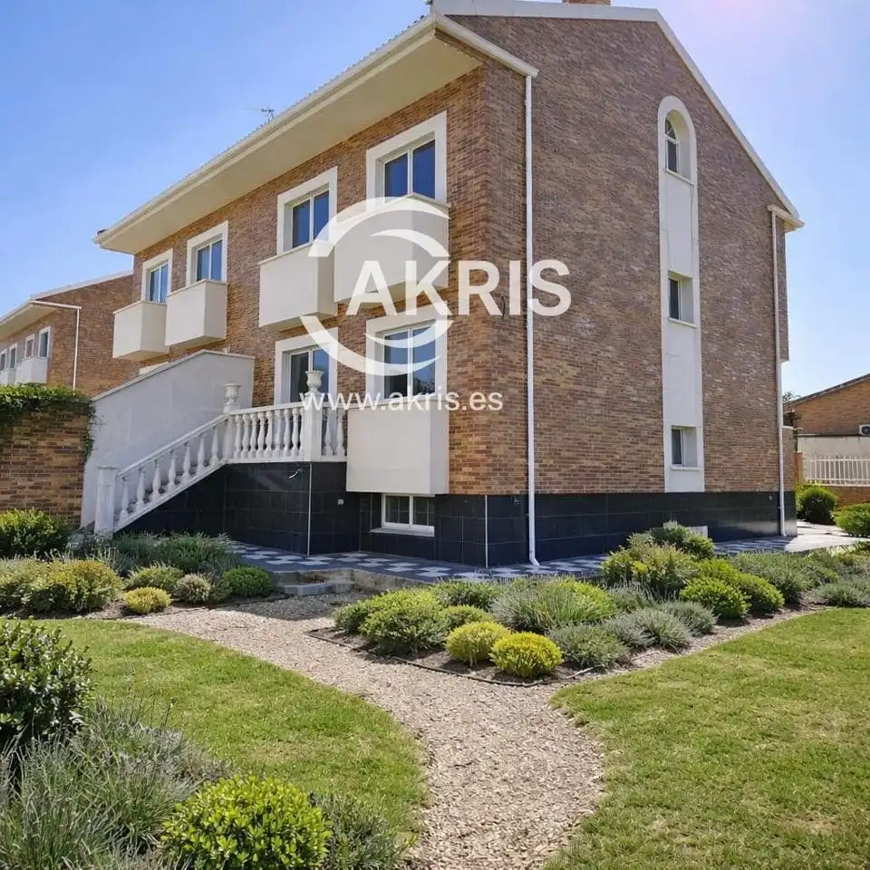 Chalet con terraza en venta en Calle Noez