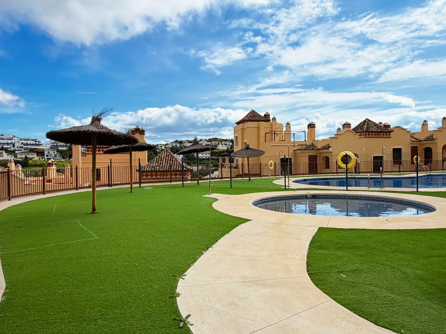 Terrasse von Wohnung zum Verkauf in Estepona mit Klimaanlage, Terrasse und Abstellraum