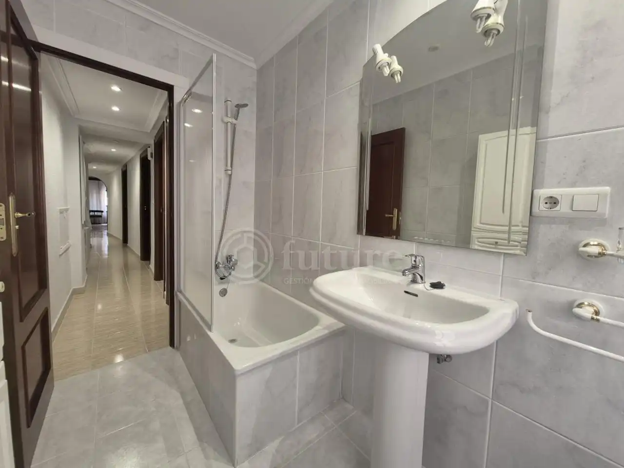 Badezimmer von Wohnung zur Miete in Salamanca mit Heizung, Möbliert und Balkon