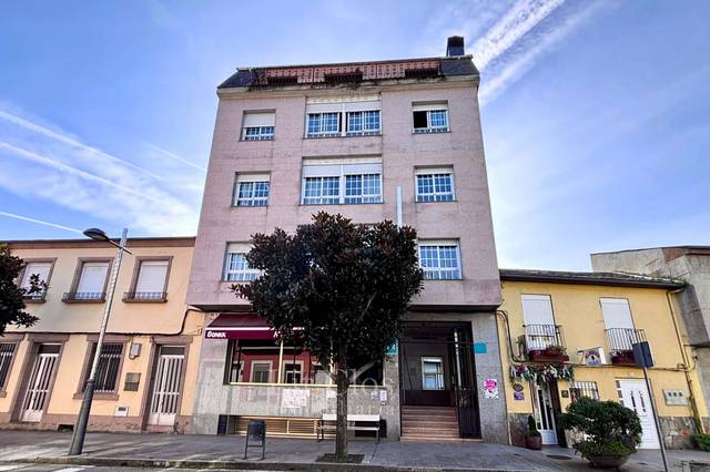 Edificio en Venta en Rúa Miguel de Cervantes, 42 en Vilamartín de Valdeorras