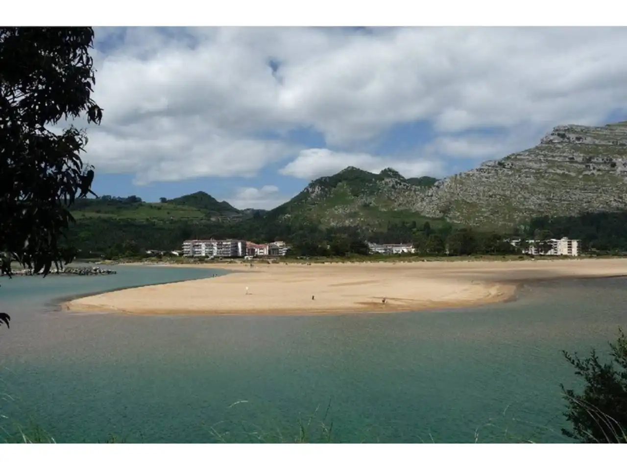Vista exterior de Apartamento en venta en Castro-Urdiales con Calefacción, Trastero y Amueblado