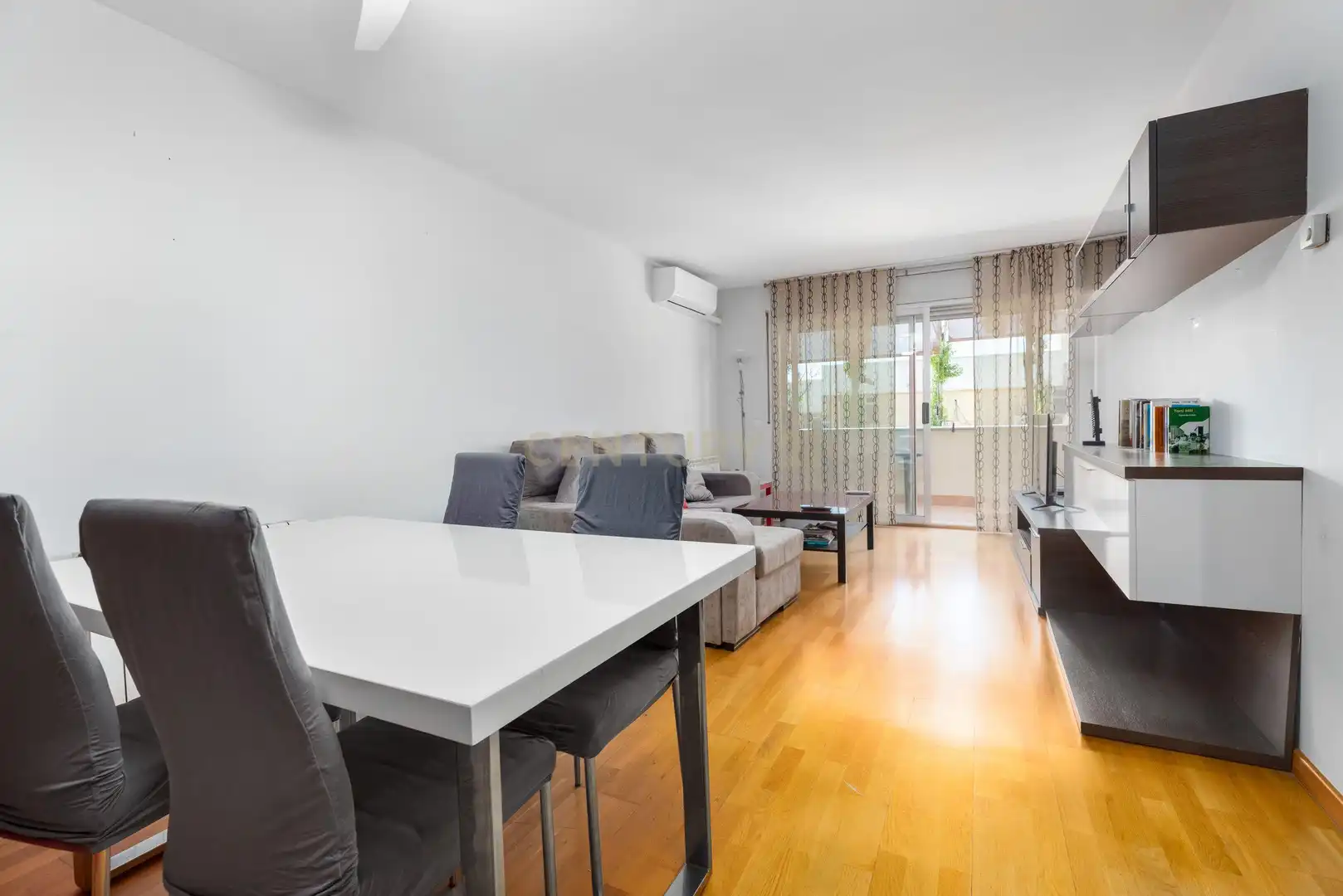 Vista exterior de Piso en venta en Parets del Vallès con Balcón