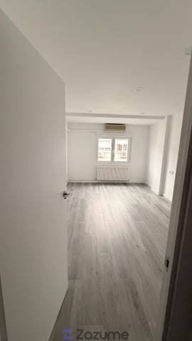 Piso en Alquiler en C. de Vidal de Canellas en Ciudad Jardín - Parque Roma