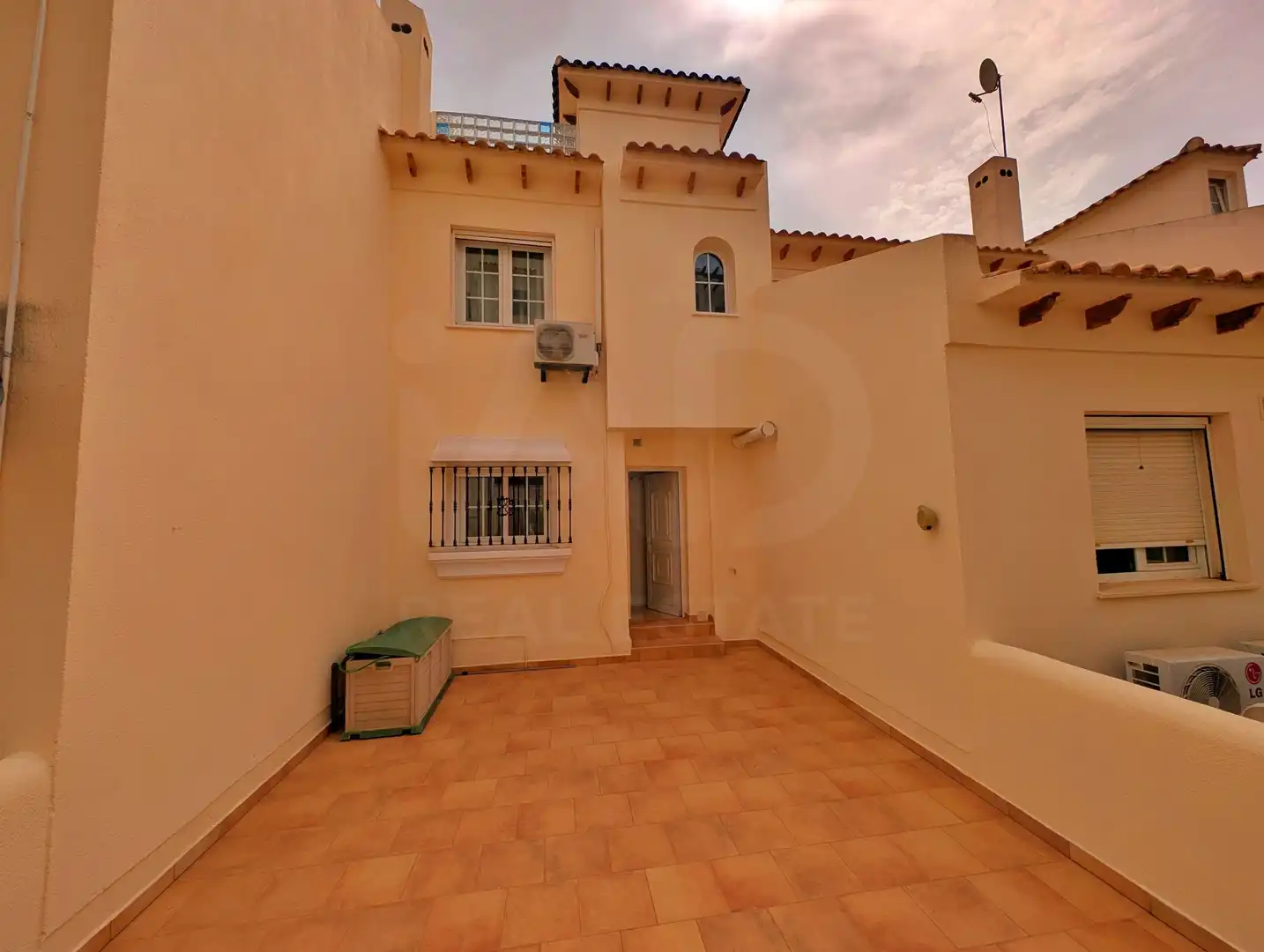 Vista exterior de Casa o chalet en venta en Orihuela con Aire acondicionado, Terraza y Piscina