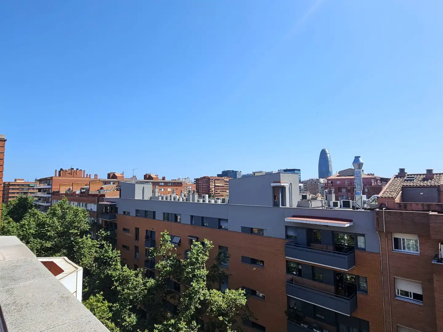 Vista exterior de Piso en venta en Barcelona con Parquet, Amueblado y Horno