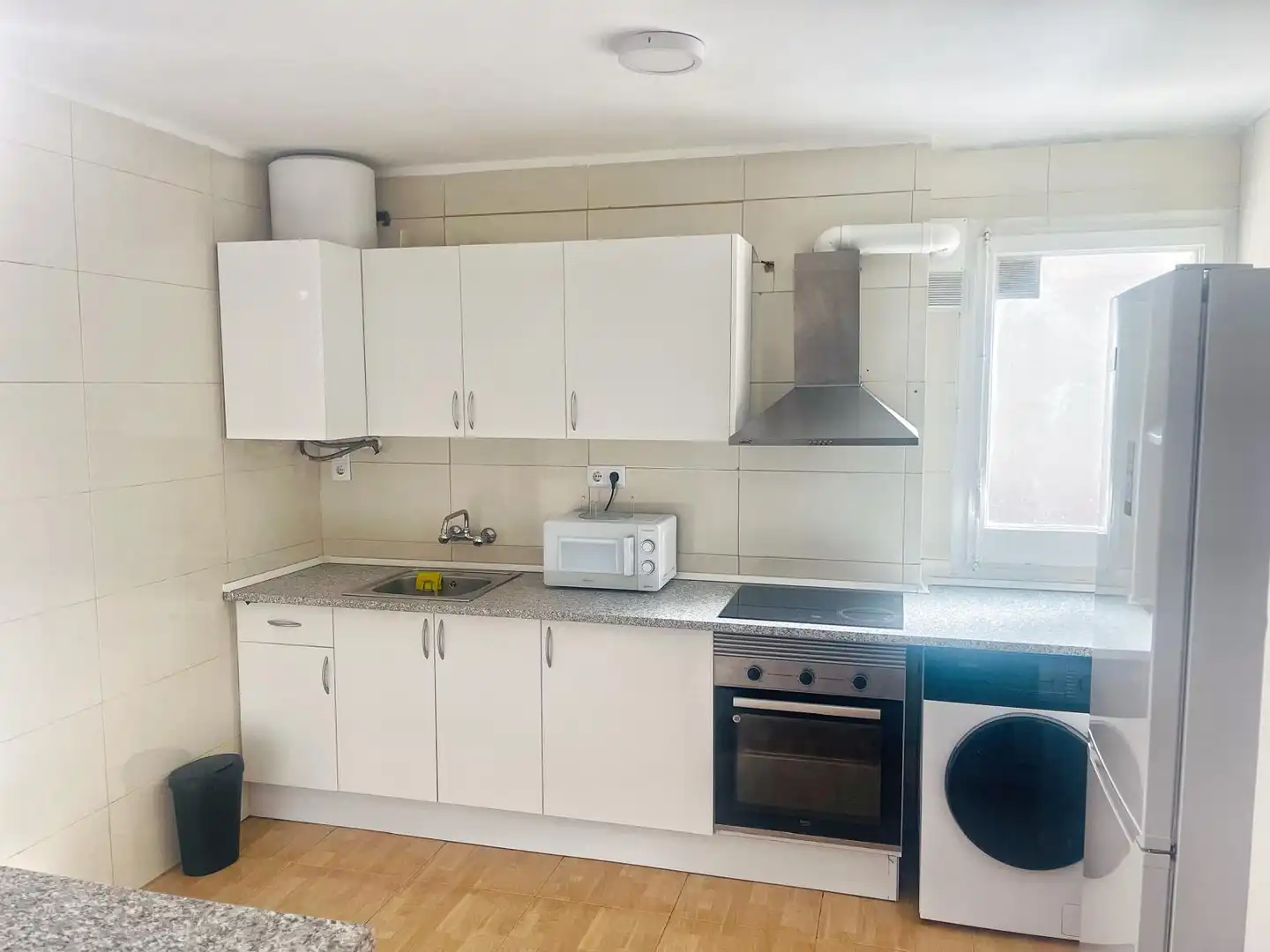 Cocina de Piso para compartir en Manresa con Amueblado, Horno y Lavadora