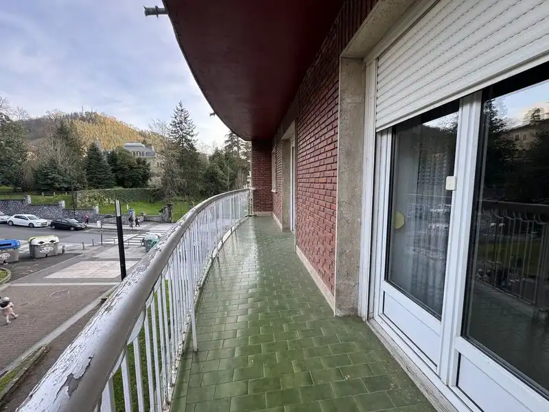 Vista exterior de Piso en venta en Bergara con Calefacción, Terraza y Amueblado