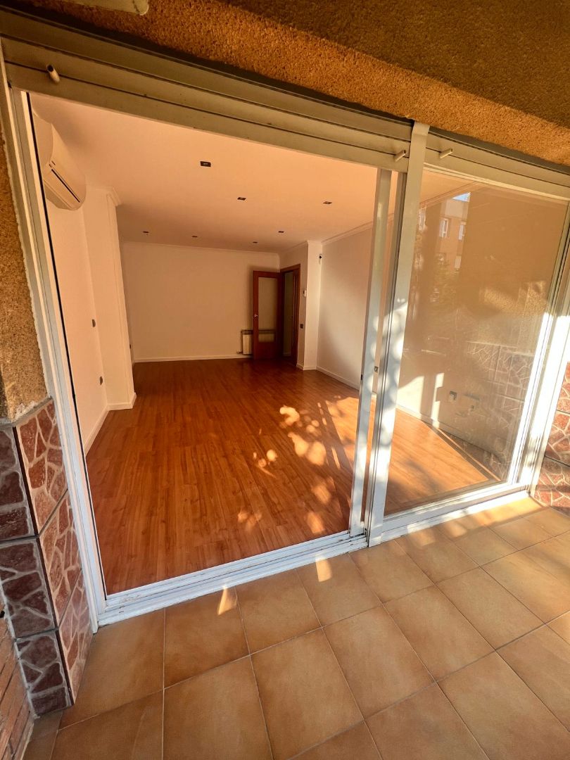 Exterior view of Flat for sale in Terrassa  with Air Conditioner, Heating and Private garden