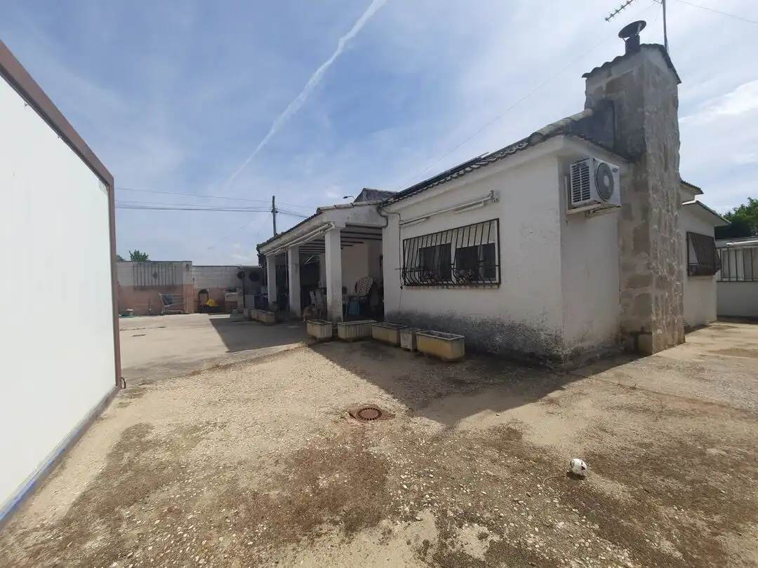 Außenansicht von Haus oder Chalet zum Verkauf in Escalona mit Klimaanlage, Heizung und Abstellraum