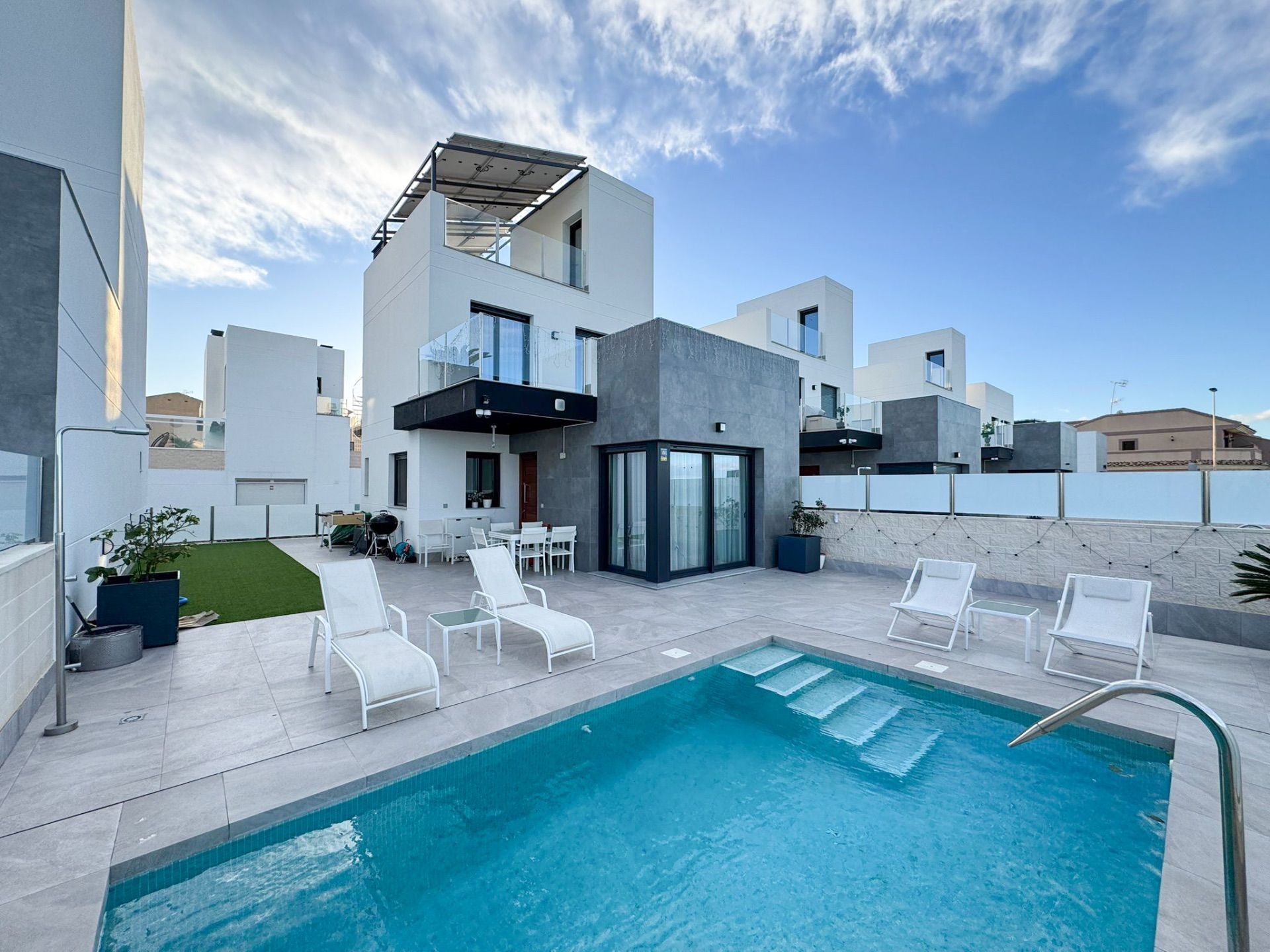 Piscina de Casa o xalet de lloguer en Torrevieja amb Aire condicionat, Calefacció i Jardí privat