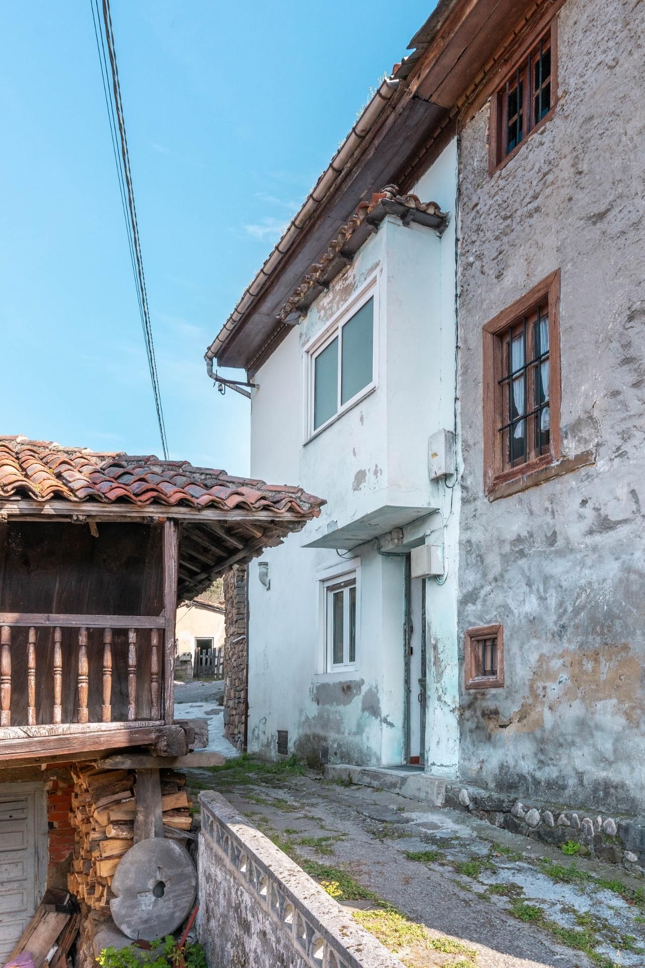 Vista exterior de Casa o xalet en venda en Aller amb Jardí privat i Traster