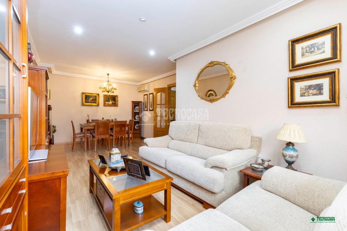 Sala d'estar de Pis en venda en  Almería Capital amb Parquet