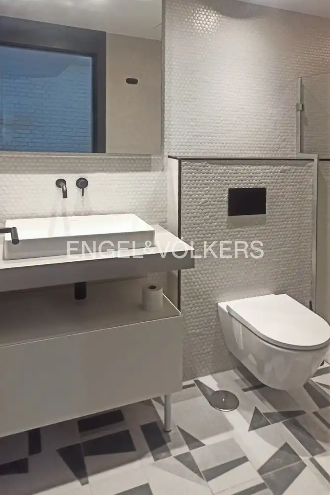 Baño de Piso de alquiler en Madrid con Aire acondicionado, Calefacción y Jardín privado