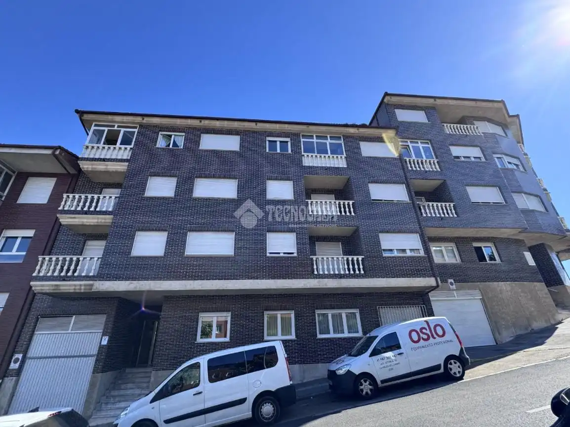 Vista exterior de Piso en venta en León Capital  con Calefacción, Parquet y Terraza