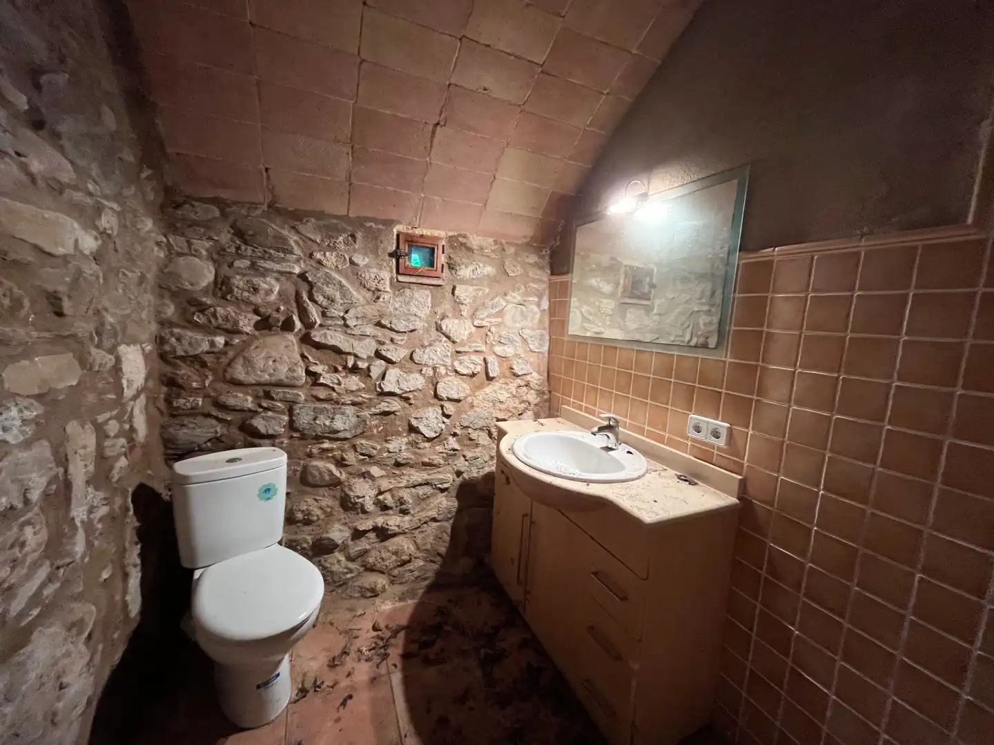 Badezimmer von Country house zum Verkauf in Juià mit Klimaanlage, Heizung und Privatgarten