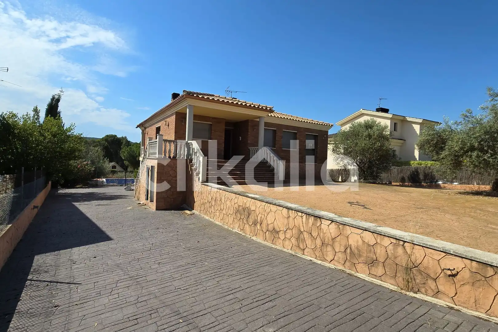 Außenansicht von Haus oder Chalet zum Verkauf in Querol mit Heizung, Terrasse und Schwimmbad