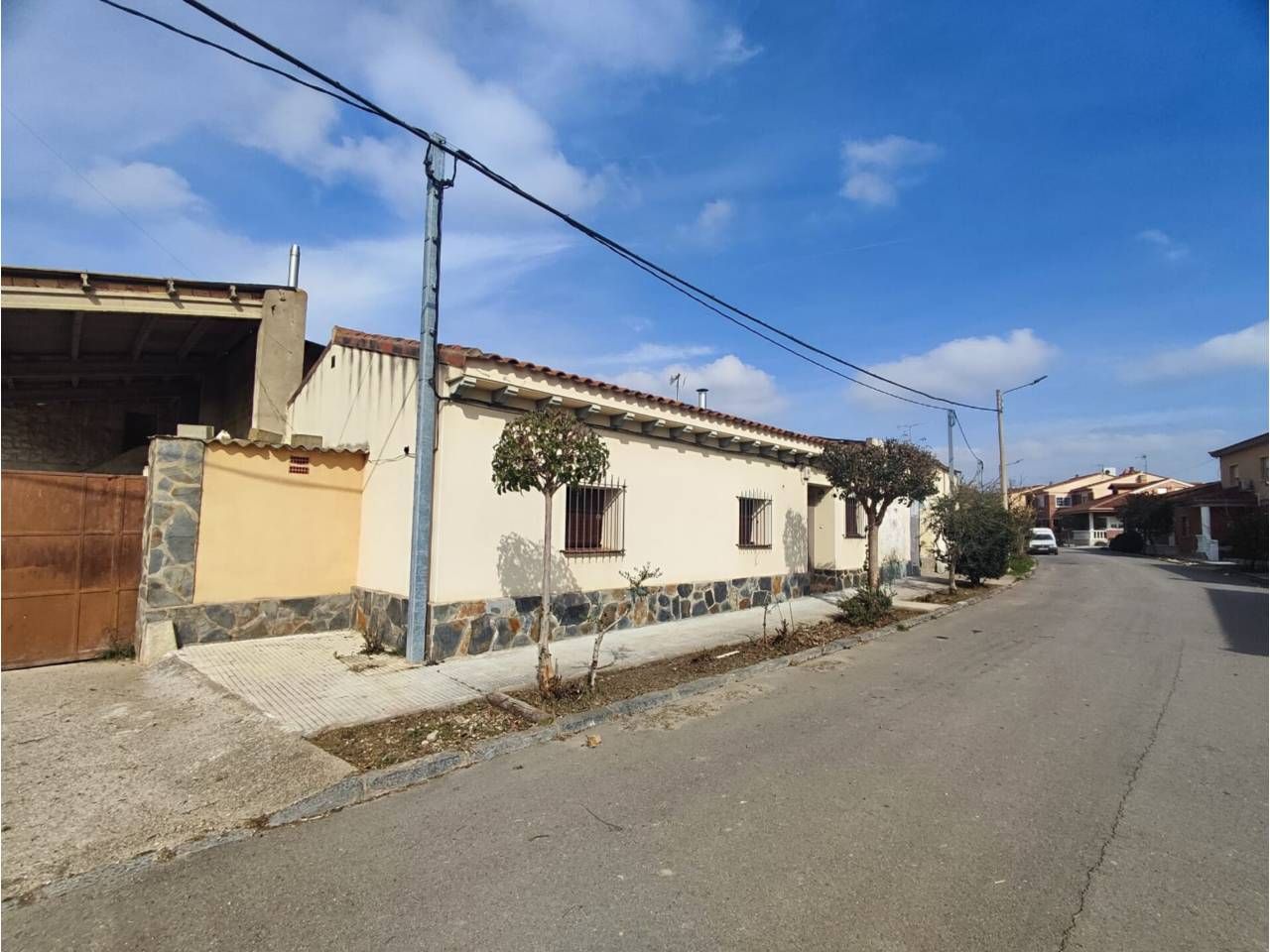 Vista exterior de Casa o xalet en venda en Lalueza amb Calefacció i Moblat