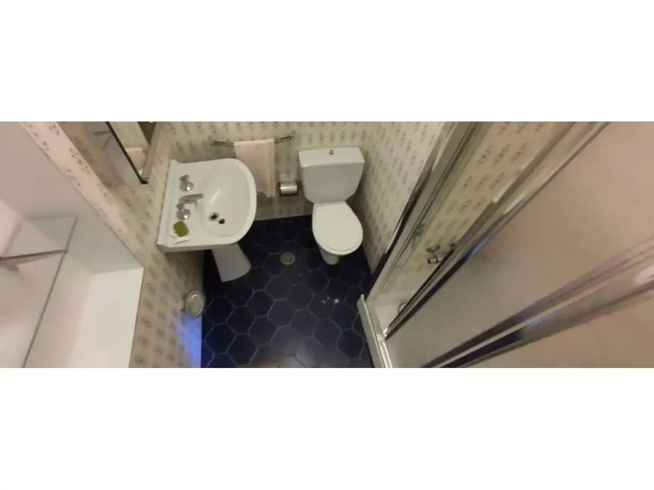 Bany de Casa o xalet en venda en Ourense Capital  amb Calefacció, Jardí privat i Traster
