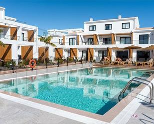 Piscina de Dúplex en venda en La Oliva amb Terrassa i Moblat