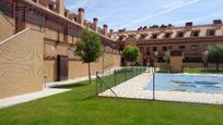 Jardí de Dúplex de lloguer en Fuente El Saz de Jarama amb Traster, Piscina i Rentadora