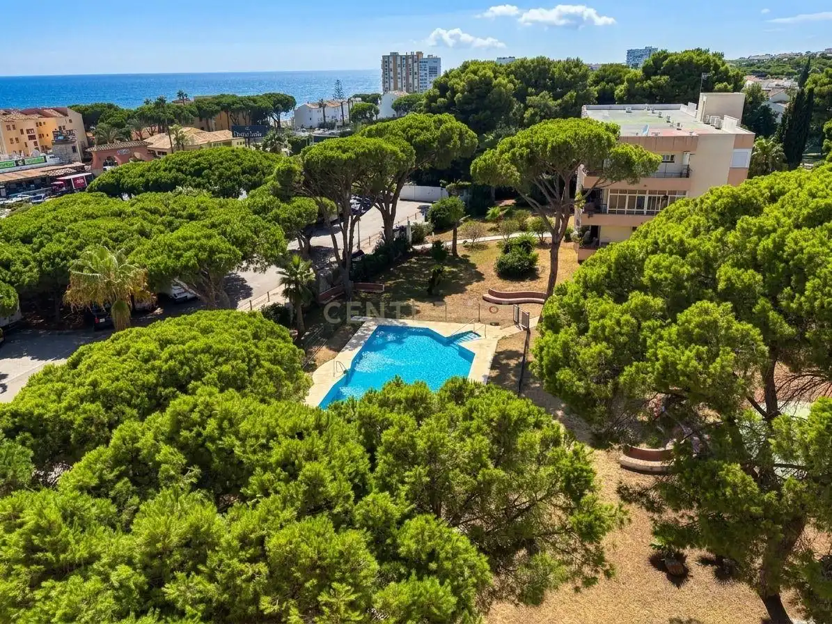 Vista exterior de Apartament en venda en Mijas amb Forn, Alarma i Piscina comunitària