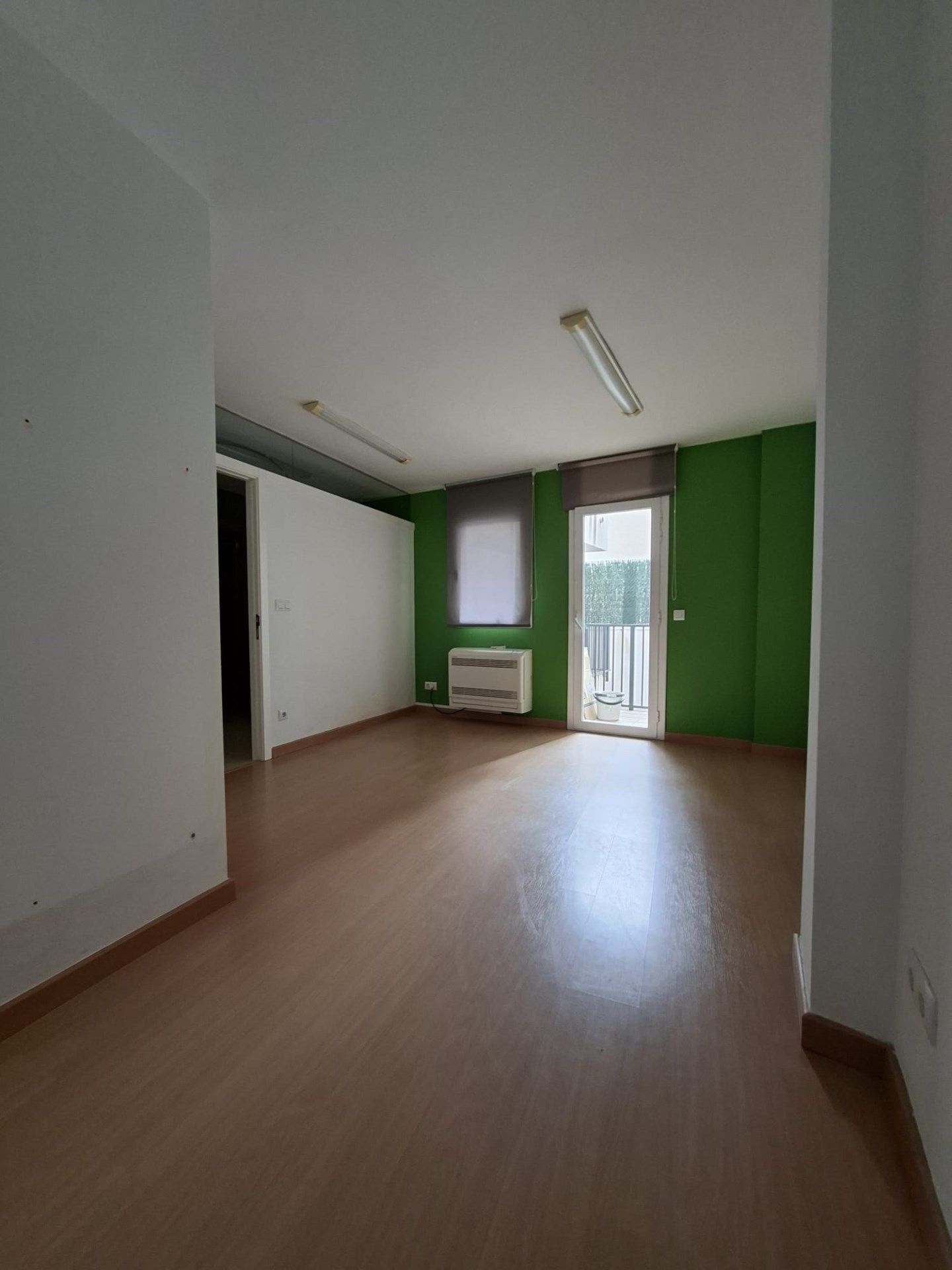 Büro zum Verkauf in Figueres mit Klimaanlage und Heizung