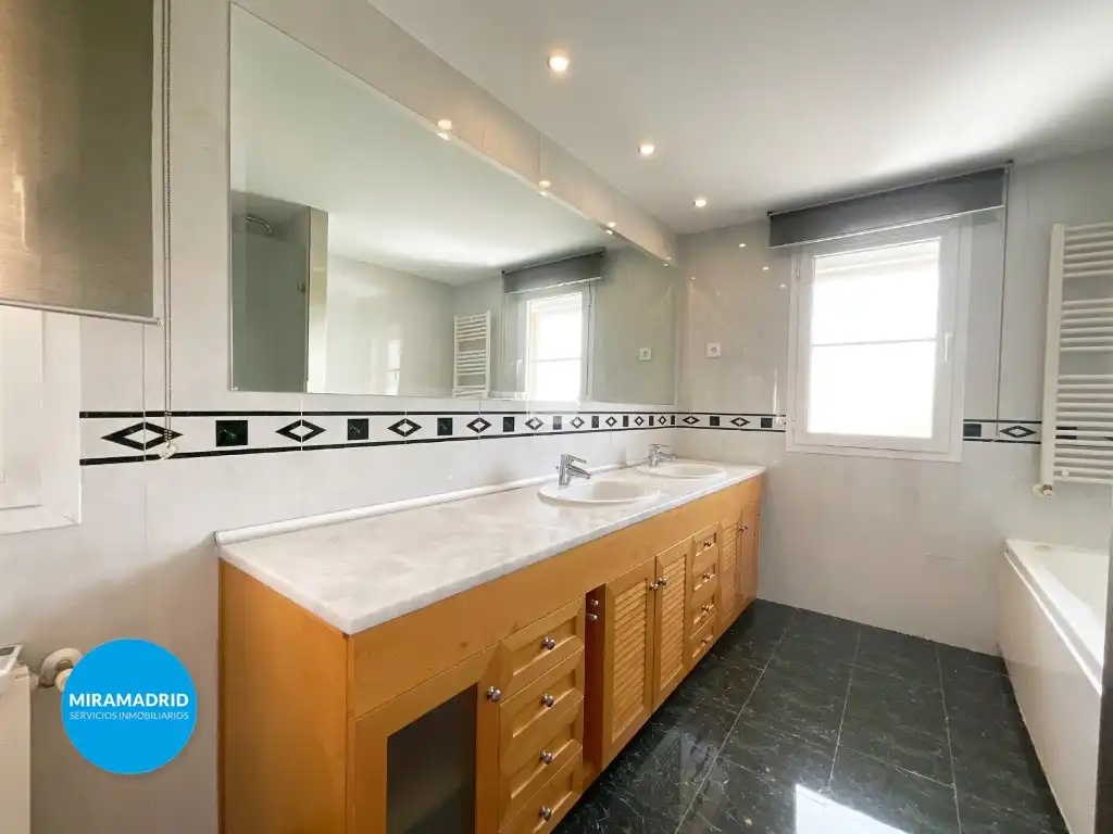 Bathroom of Detached homes for rent in Paracuellos de Jarama  with Air Conditioner and Swimming Pool