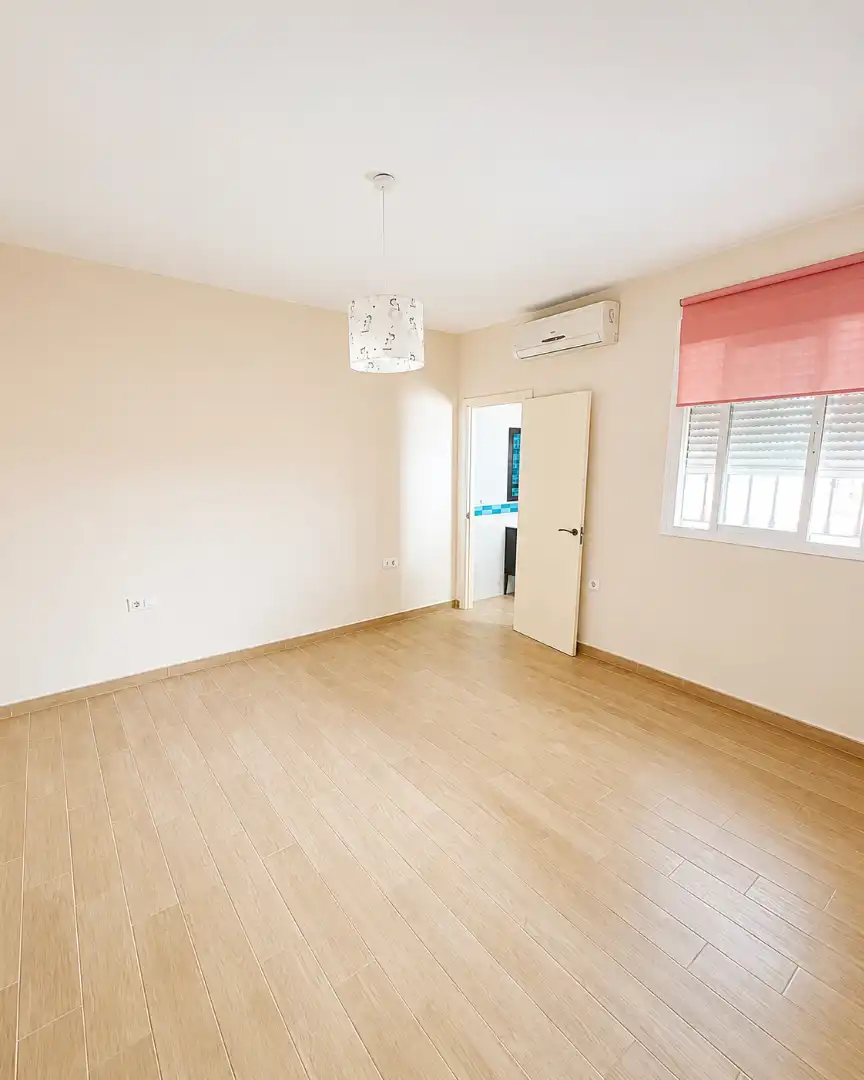 Dormitori de Casa o xalet en venda en Camas amb Aire condicionat, Terrassa i Forn