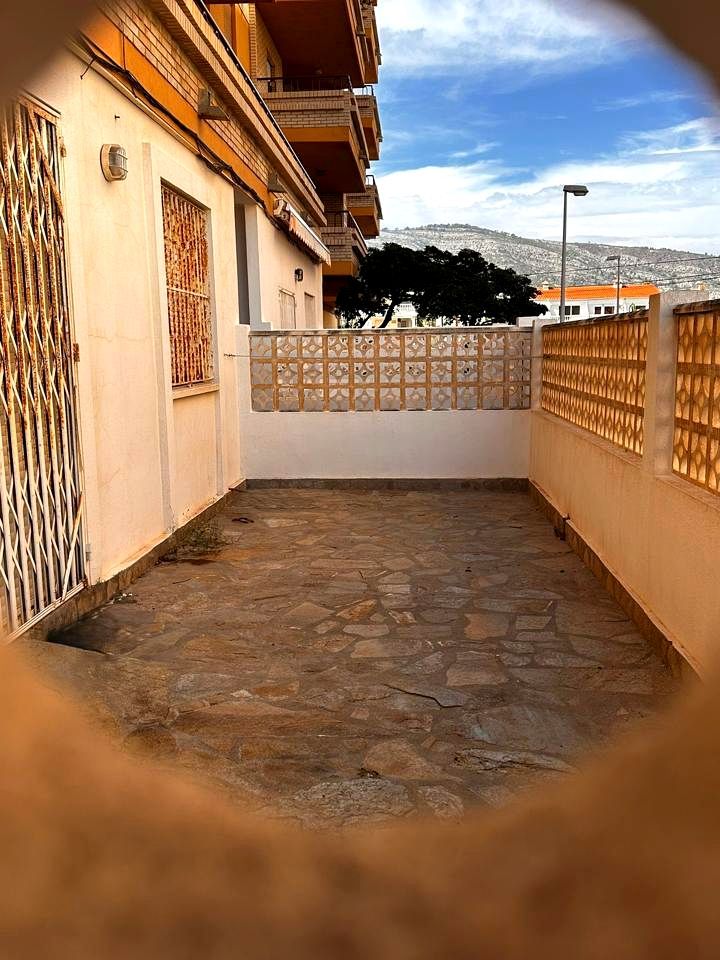 Vista exterior de Planta baixa en venda en Oropesa del Mar / Orpesa amb Aire condicionat, Terrassa i Piscina comunitària