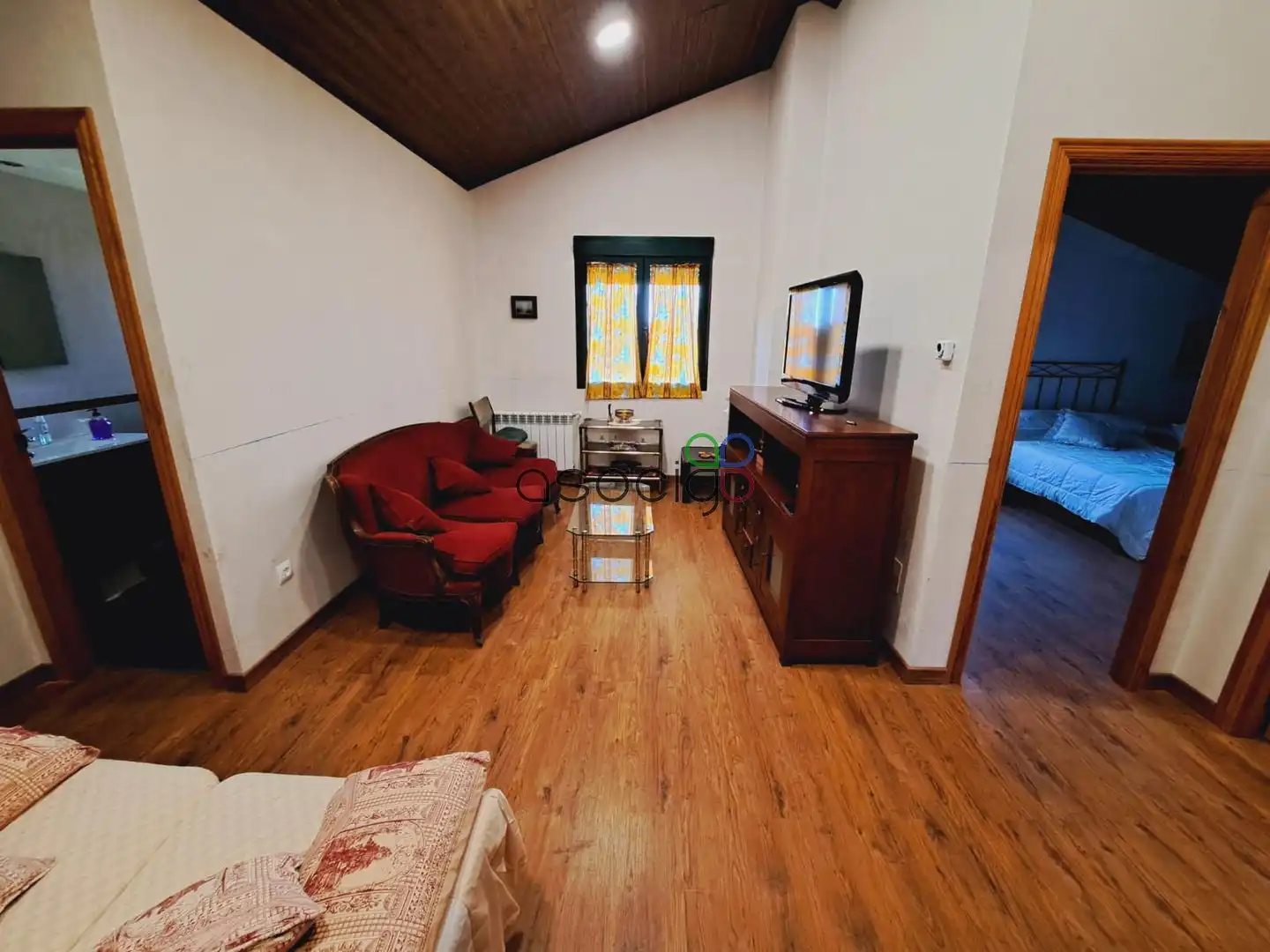 Sala de estar de Casa o chalet en venta en Solanillos del Extremo con Calefacción, Trastero y Piscina