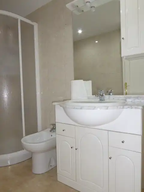 Baño de Piso de alquiler en Málaga con Aire acondicionado, Terraza y Amueblado
