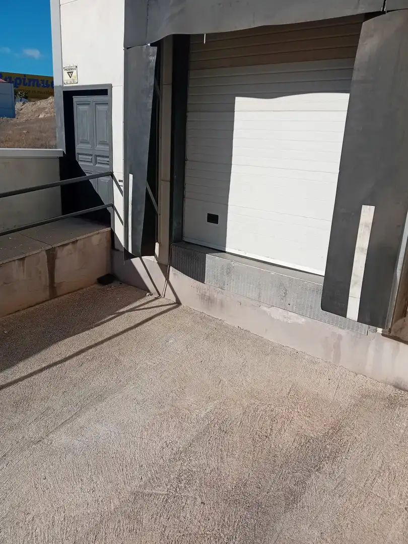 Aparcament de Nau industrial en venda en Jaén