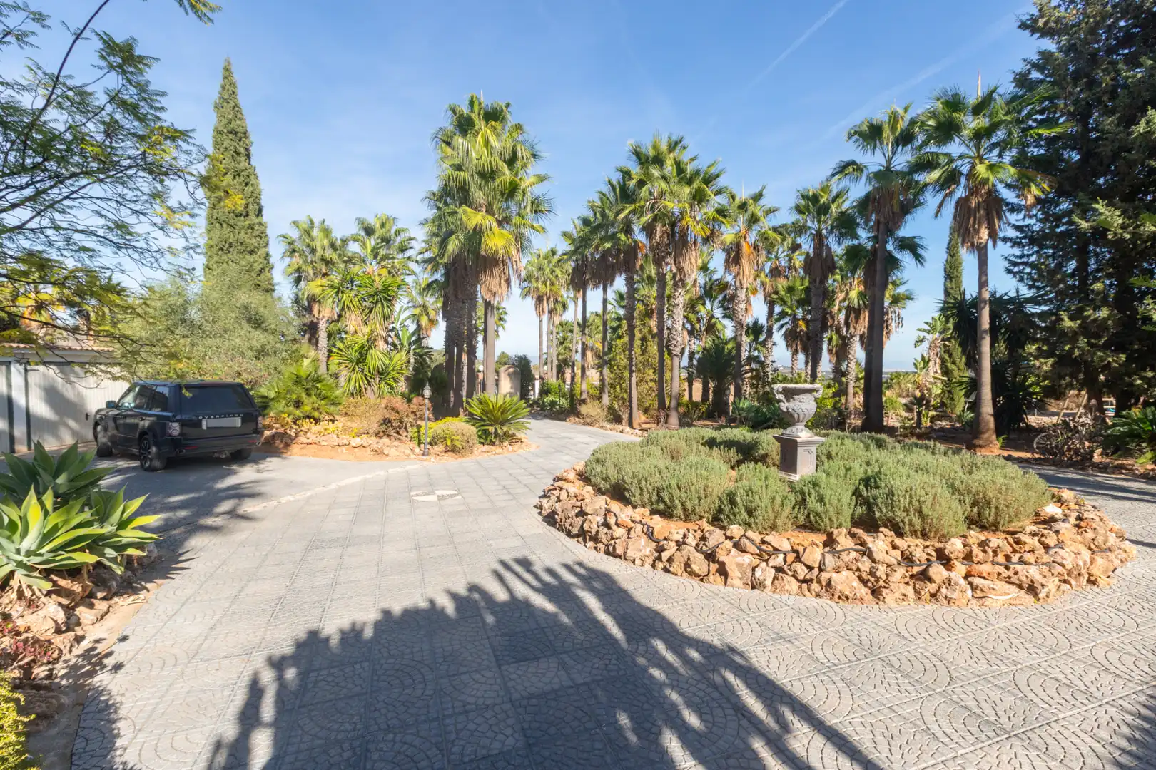 Vista exterior de Casa o chalet en venta en Alhaurín de la Torre con Aire acondicionado, Calefacción y Jardín privado