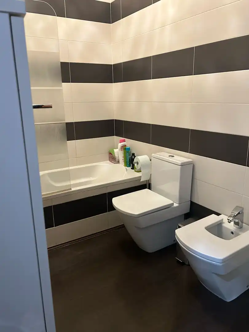 Baño de Piso en venta en Teba con Aire acondicionado, Terraza y Amueblado