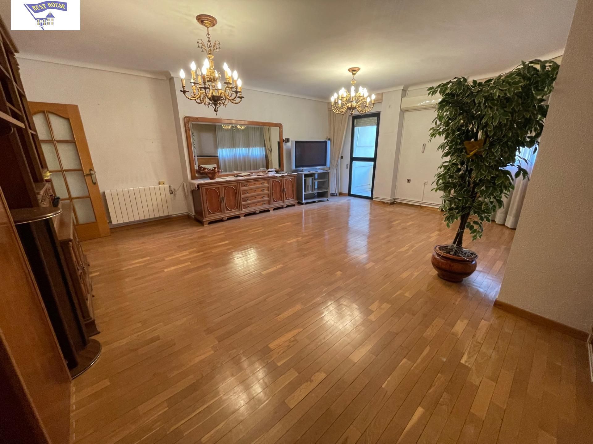 Living room of Flat for sale in  Albacete Capital  with Heating, Parquet flooring and Terrace