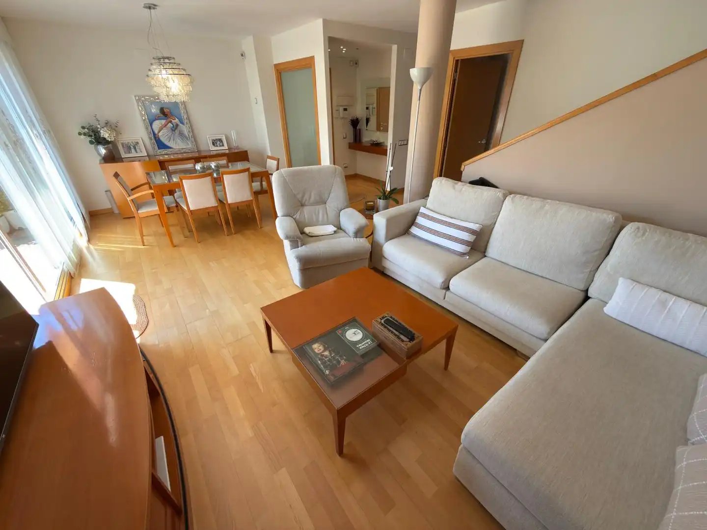 Sala de estar de Ático en venta en Cornellà de Llobregat con Aire acondicionado, Calefacción y Parquet