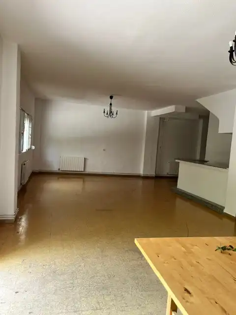 Sala d'estar de Casa o xalet en venda en Las Rozas de Madrid amb Calefacció, Jardí privat i Parquet