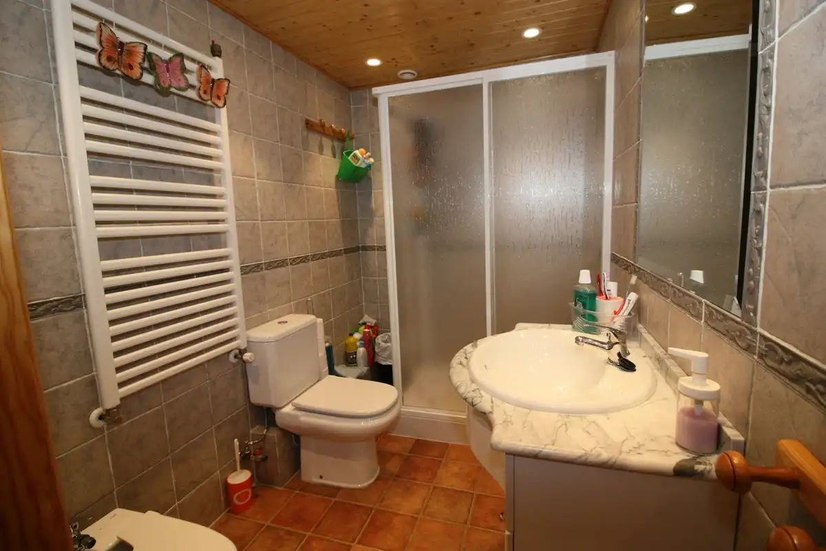 Baño de Casa o chalet en venta en Arenas de San Pedro con Calefacción, Parquet y Amueblado