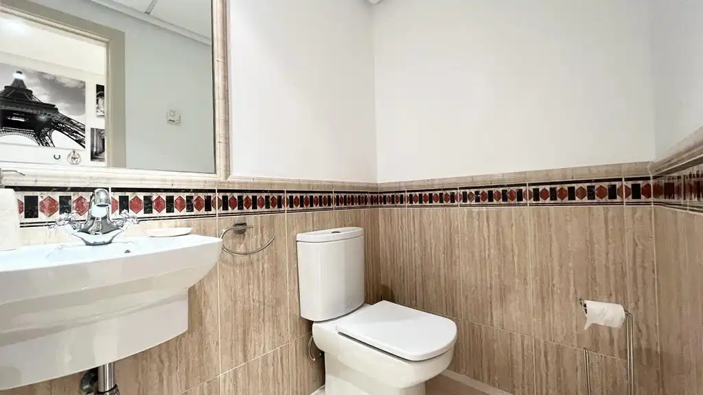 Bathroom of Ground floor for rent in Marbella  with Air Conditioner, Private garden and Terrace