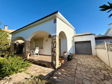 Maison avec jardin à vendre à Demostenes