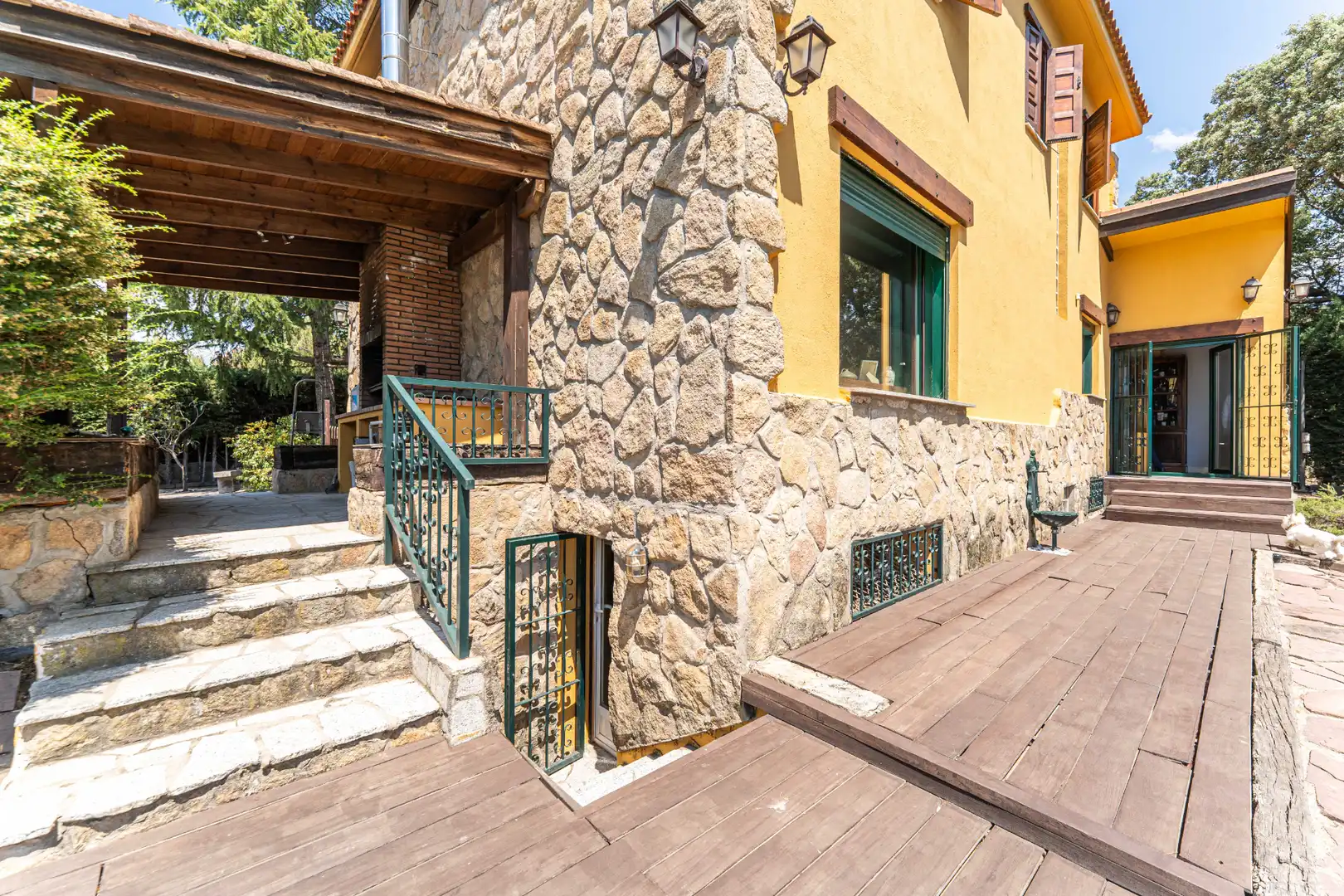 Vista exterior de Casa o xalet en venda en Alpedrete amb Calefacció, Jardí privat i Terrassa