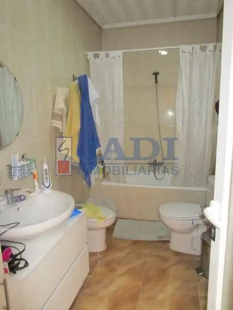 Baño de Casa o chalet en venta en Valdepeñas con Calefacción, Terraza y Trastero