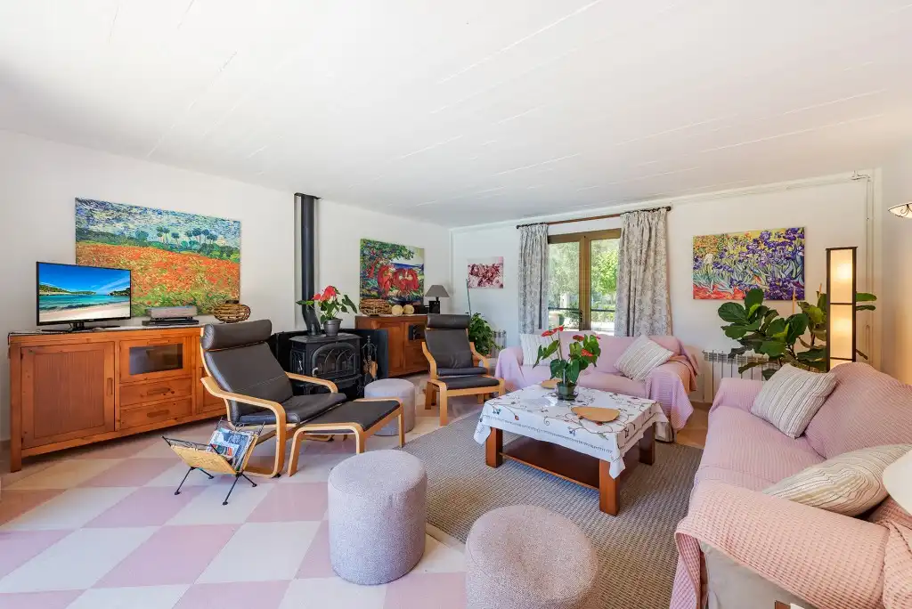 Sala de estar de Finca rústica en venta en Pollença con Aire acondicionado, Calefacción y Jardín privado