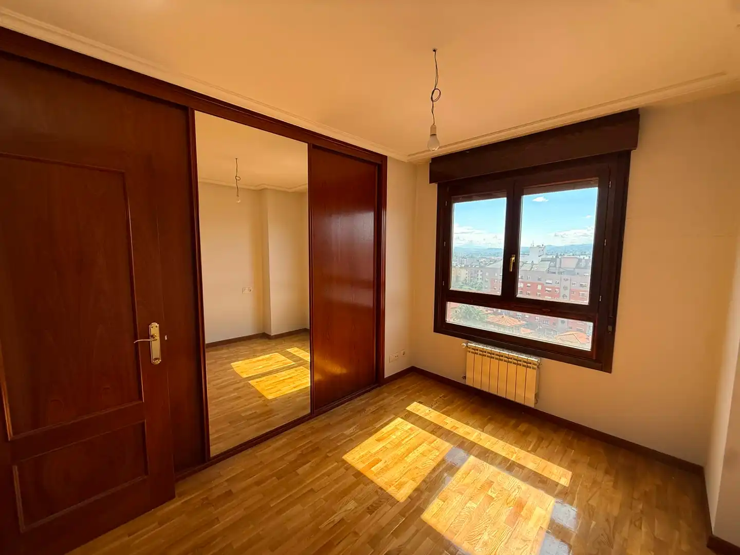 Habitación de Piso en venta en Oviedo  con Calefacción y Trastero